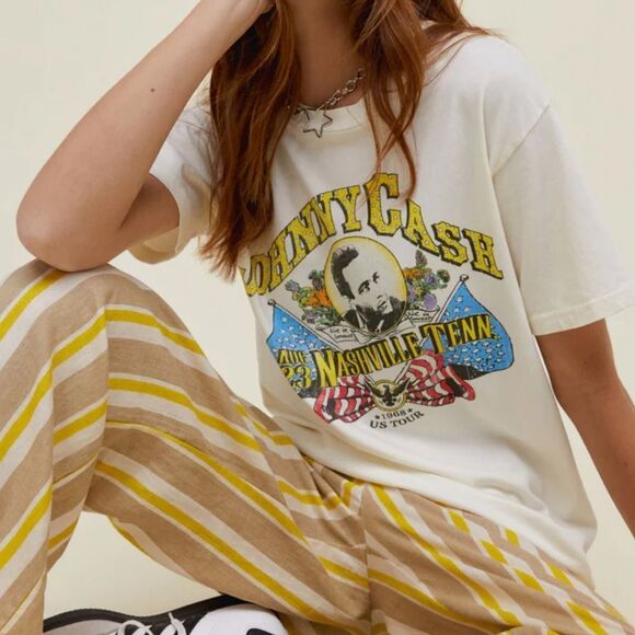 Daydreamer Johnny Cash Nashville 1968 Weekend Tee in Stone Vintage - Picture 2 of 5